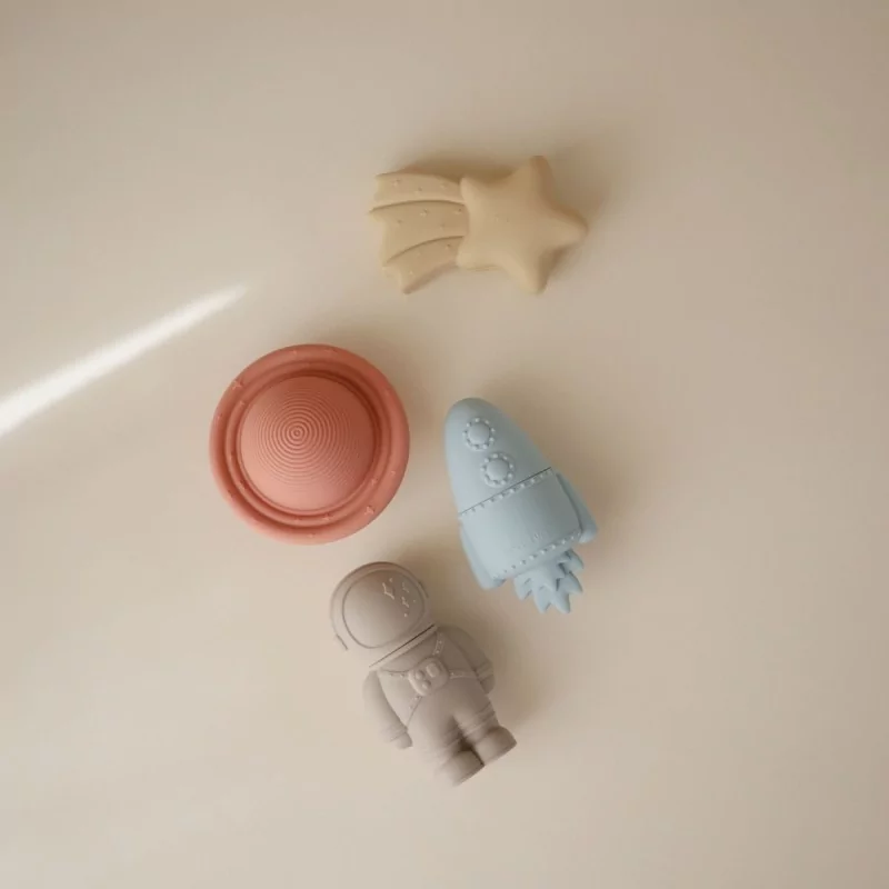 Jouet de bain Space, lot de 4 – Mushie. – Image 4