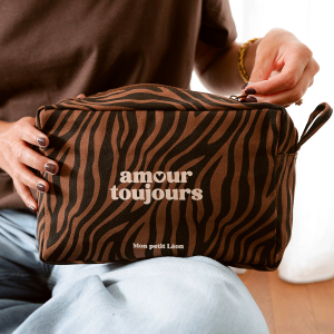 Trousse de toilette Zèbre marron » Amours toujours » – Mon petit Léon.